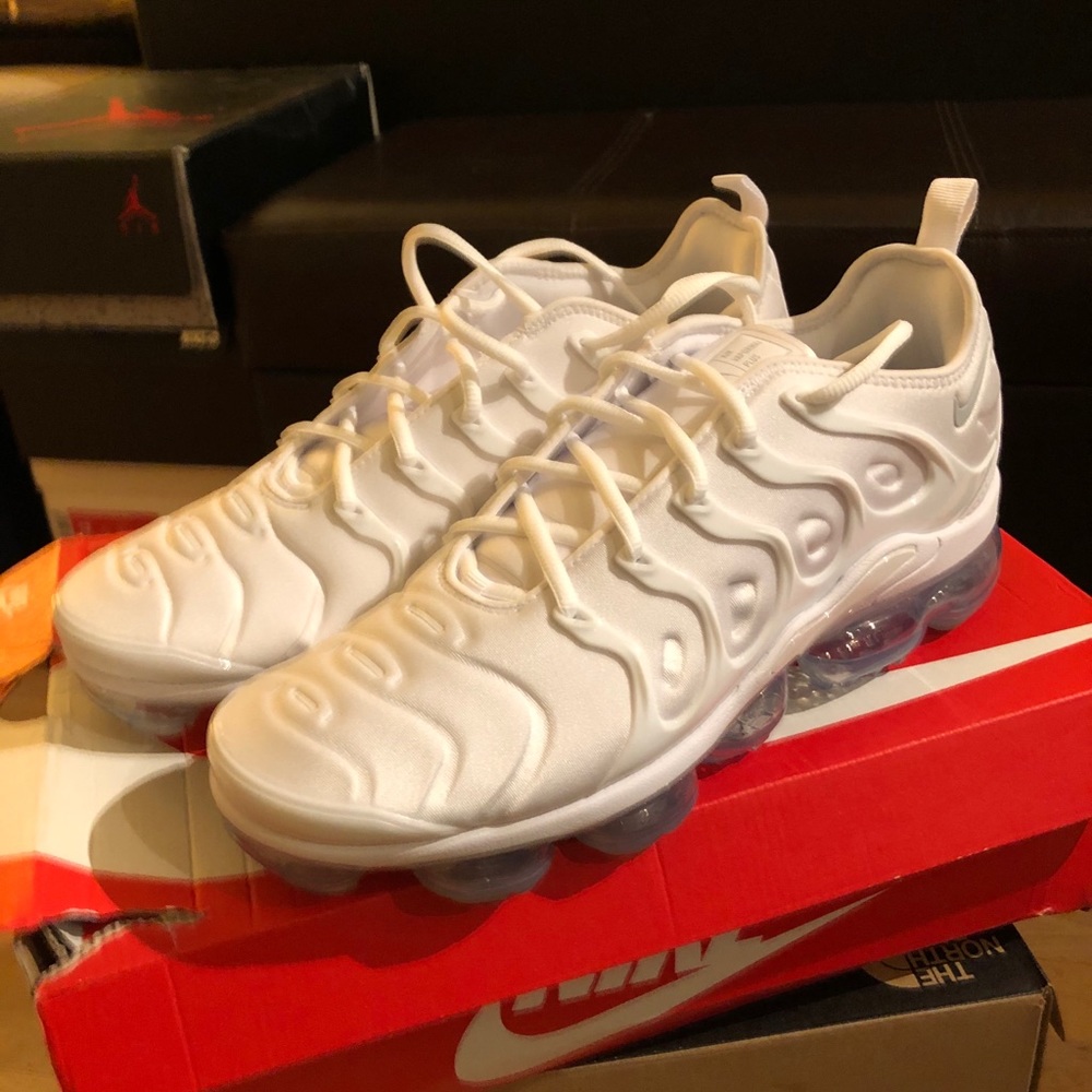 (New) White Nike Vapor Max / Size 12 Men’s
